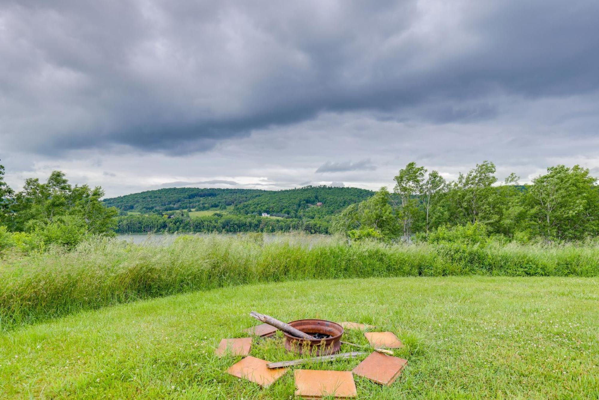 Lawrenceville Apartment With Deck Near Gaming Lands! Esterno foto